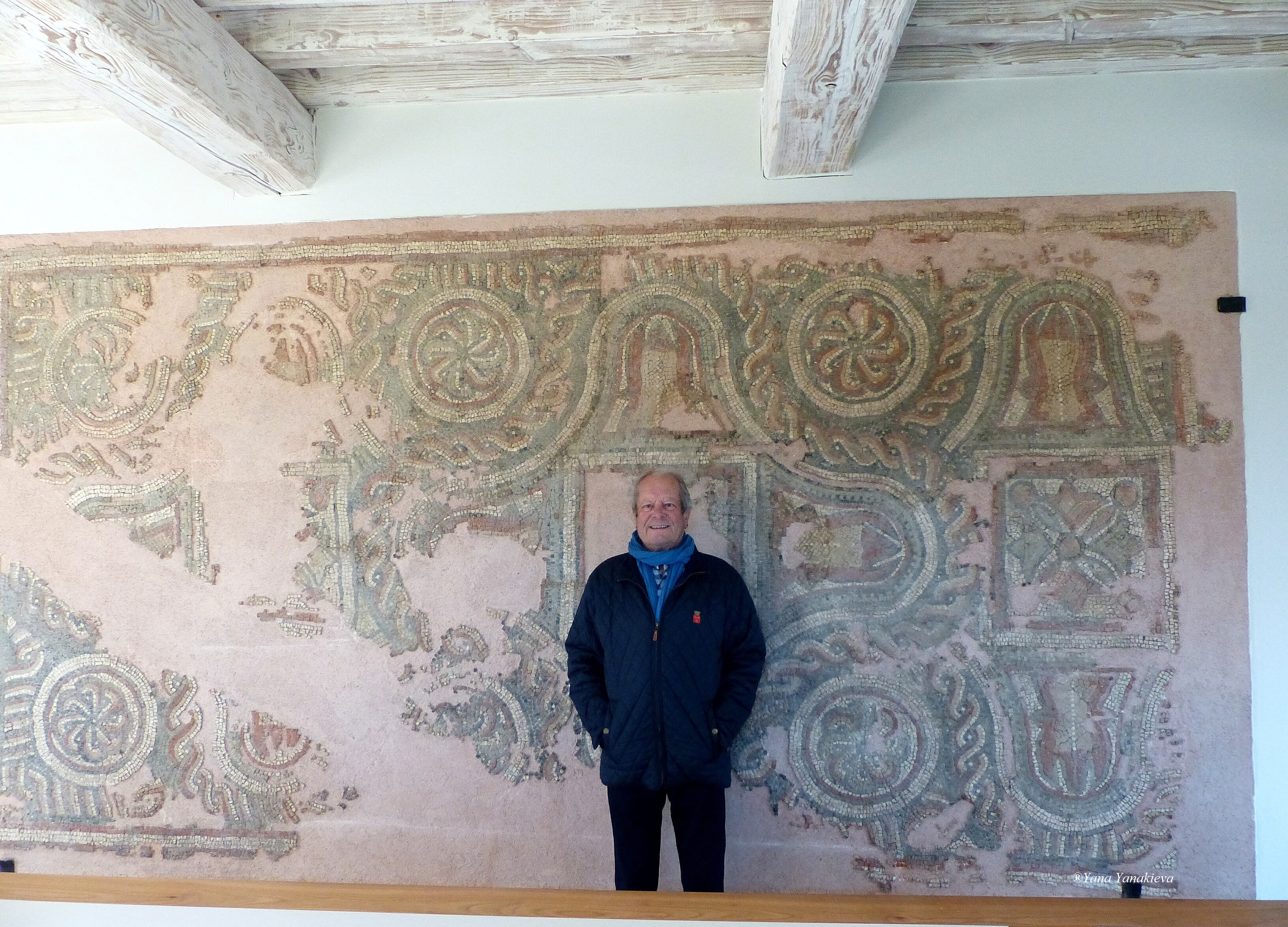 M.Léo DE MALET in front of the mosaic placed in the Tasting hall, Château La Gaffelière, 27/11/18
