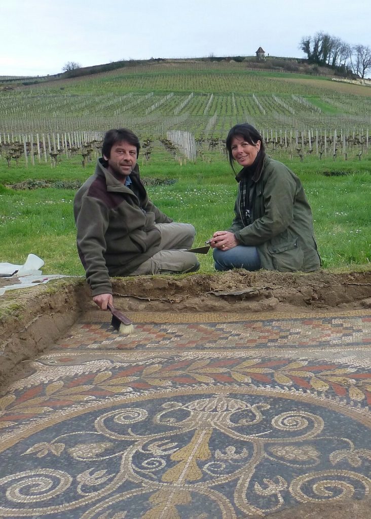 Alexandre & Berangère DE MALET in front of the mosaic
